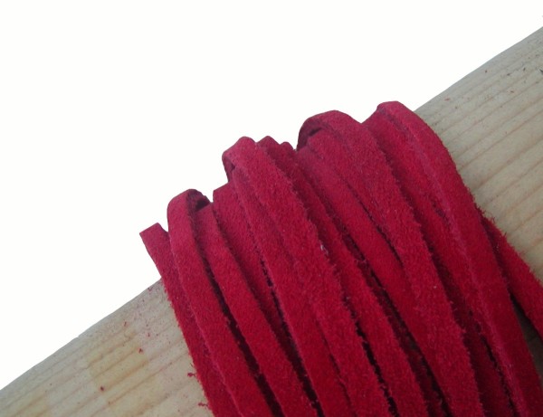 10 Stück Velourleder Rindleder Vierkantriemen rot am Bund, Länge 100 cm, Stärke ca. 2,00 mm, Breite ca. 3,00 mm