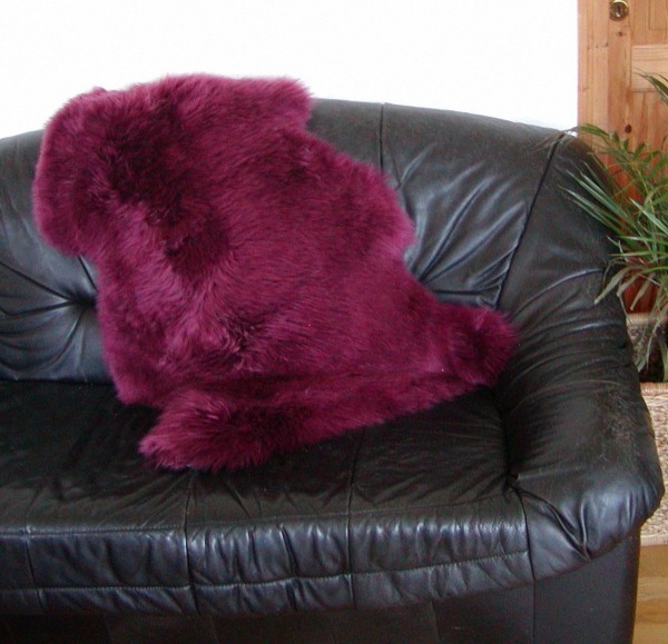 australische Lammfelle beere gefärbt, vollwollig, 30 Grad waschbar, Haarlänge ca. 70 mm, ca. 100x68 cm