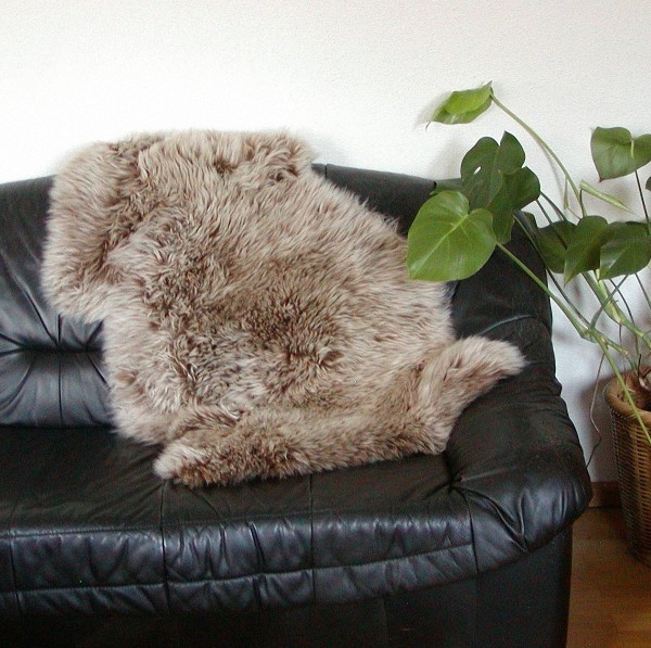 Chamier Natur Lammfell cappucino, ökologische Gerbung mit Alaun, pflanzliche Färbung, Rückseite mit Naht, waschbar, ca. 95 cm