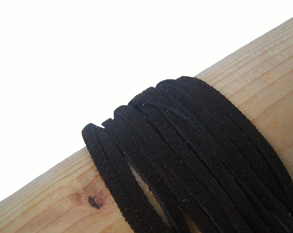10 Stück Velourleder Rindleder Vierkantriemen schwarz am Bund, Länge 100 cm, Stärke ca. 2,00 mm, Breite ca. 3,00 mm