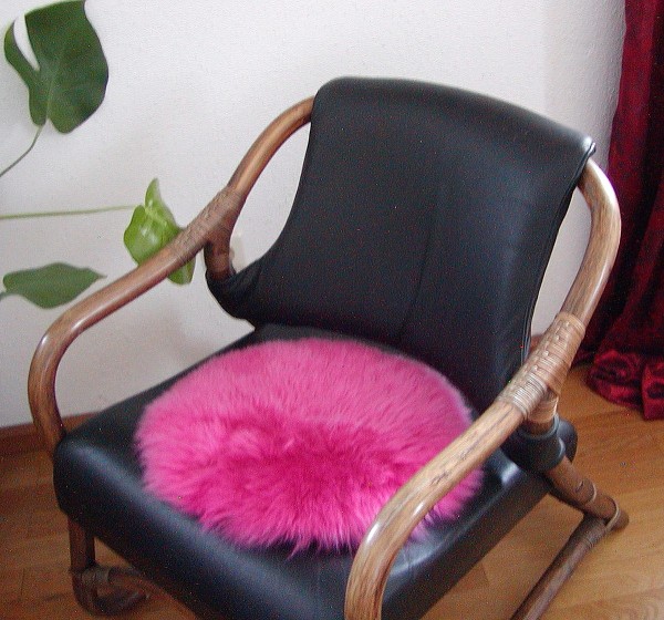 runde Sitzauflage aus australischen Lammfellen, Fellkissen pink, Ø ca. 45 cm, waschbar, Haarlänge ca. 70 mm