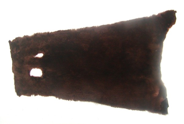 weiches Nutriafell rotbraun gefärbt für Bekleidung, Fellkragen, Pelzmanschetten, ca. 45 cm lang, 27 cm breit